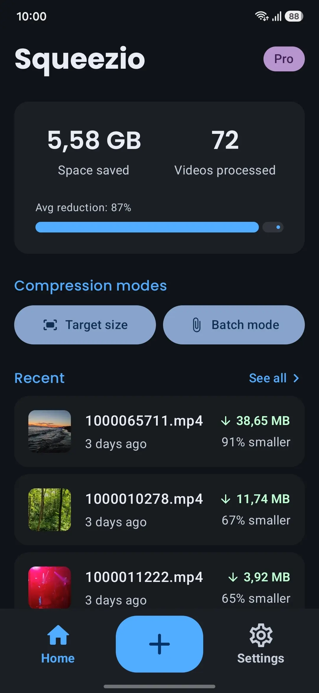 Squeezio home screen showing total space saved, compression modes, and recent compressions.